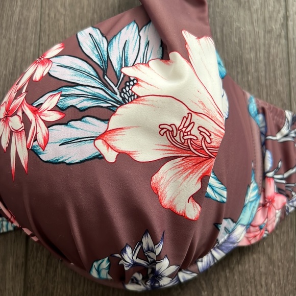 VENUS floral padded bikini top halter DD gorgeous color with tan! - Picture 2 of 2